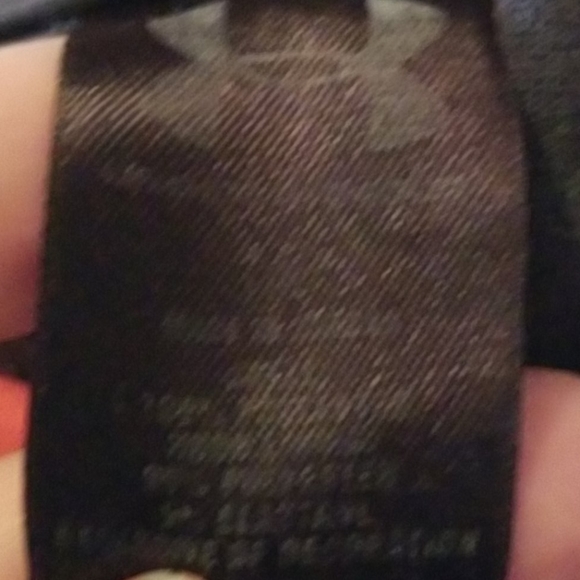 Under armour hoodie - Picture 3 of 7